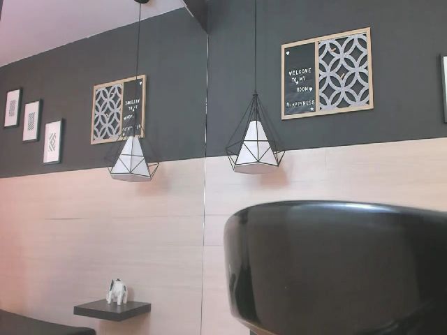 Live sex webcam photo for Sandybenson_ #256370776