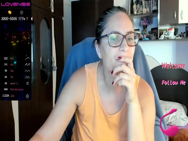 Live sex webcam photo for SquirtyAly69 #263562221