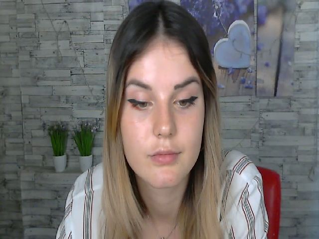 Live sex webcam photo for EmilyFar #254079809