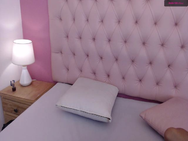 Live sex webcam photo for Keyra_R #260087304