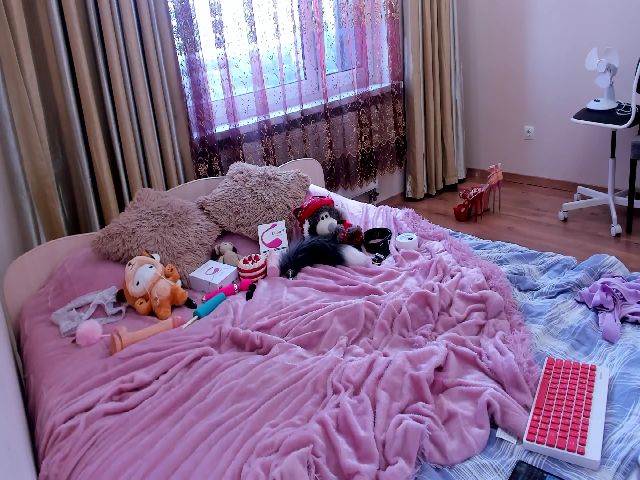 Live sex webcam photo for GloriaWendy #263492905