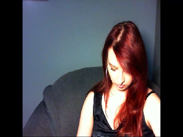 Live sex webcam photo for VirginLuna18 #263114373