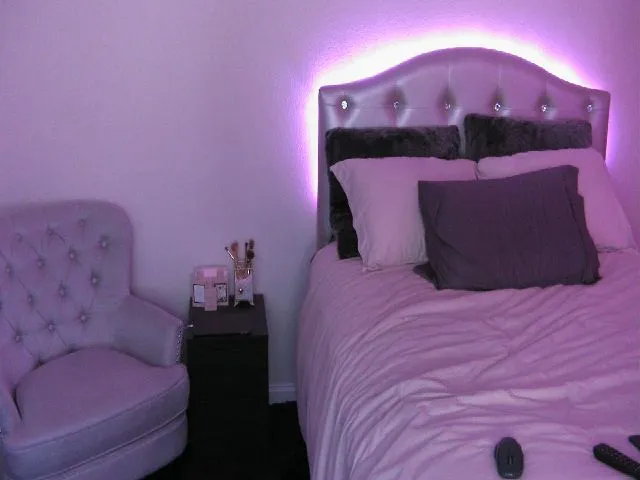 Live sex webcam photo for MeganMaxine #261268740
