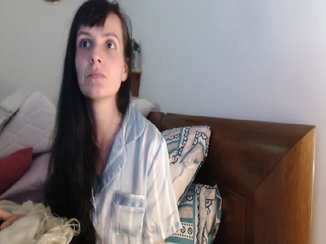 Live sex webcam photo for isabellazee2 #252943397