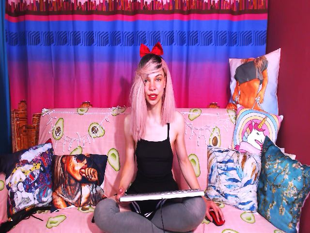 Live sex webcam photo for Lolly_Goddess #258116622