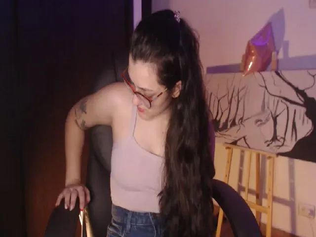 Live sex webcam photo for Miah_Peach #255559808