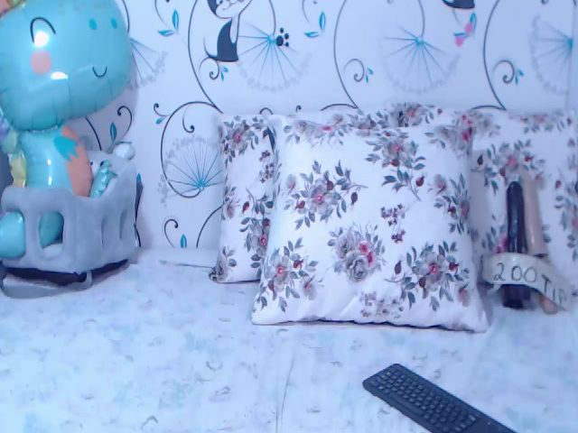 Live sex webcam photo for KinkyBrunetee #263653476