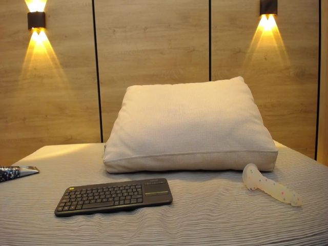 Live sex webcam photo for Isabella_MN #264991179