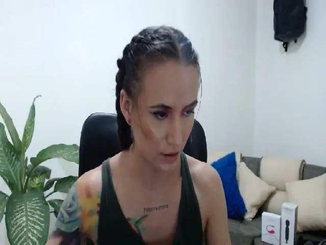 Live sex webcam photo for Avaa22_ #252709595