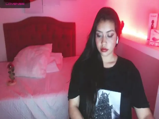 Live sex webcam photo for Darlaa__doll #253357141