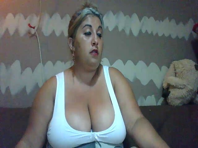 Live sex webcam photo for BigBreastsMia #259494137