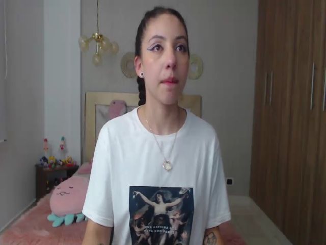 Live sex webcam photo for Emily_evans18 #256674407