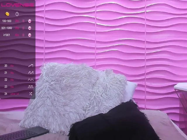 Live sex webcam photo for Sharlotte_e #260283708