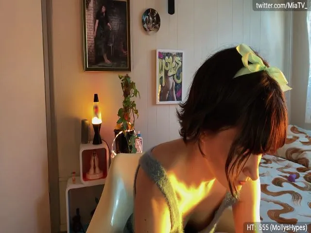 Live sex webcam photo for miatv #254401503
