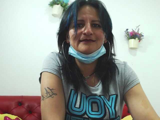 Live sex webcam photo for hornymilff #242811679