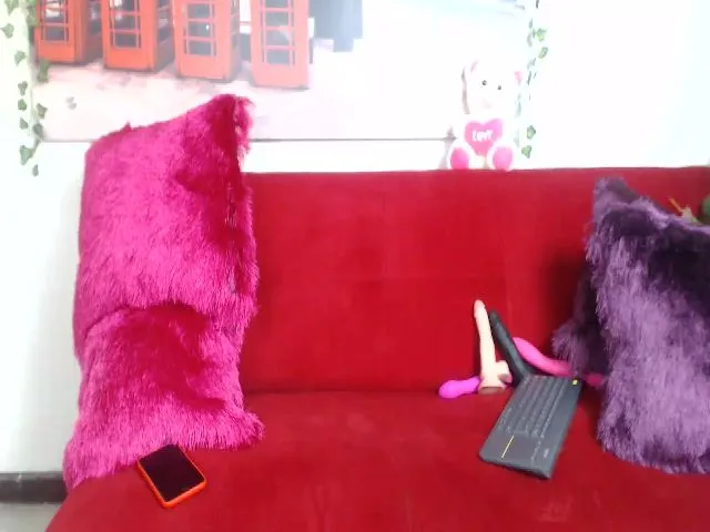 Live sex webcam photo for Emiliarain #252310954