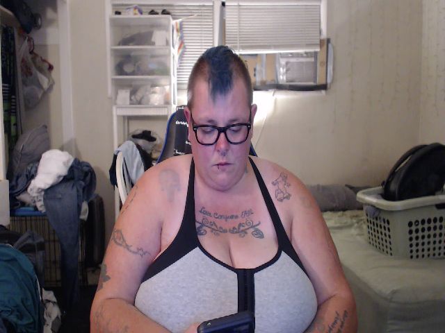 Live sex webcam photo for PunkChick420 #263575357