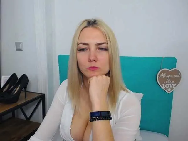 Live sex webcam photo for EliseBlonde #246391236