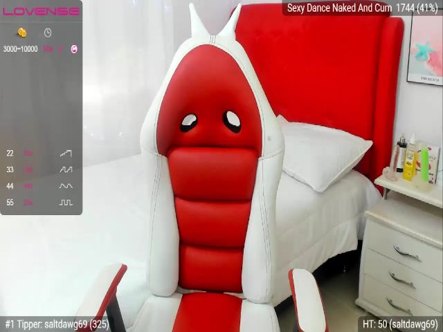 Live sex webcam photo for Sknnyysweettt #265581752