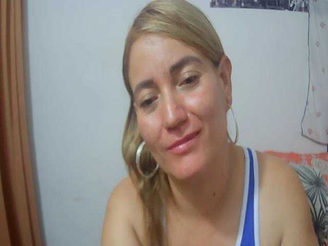 Live sex webcam photo for Mariana0530 #241043281