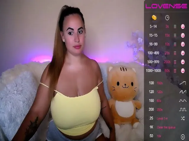 Live sex webcam photo for HarleyQuinnX_ #258804824