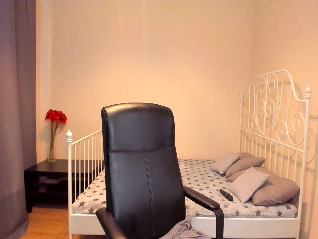 Live sex webcam photo for O1iv1a #254566940