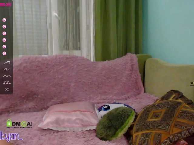 Live sex webcam photo for SinfulTyan #241354310