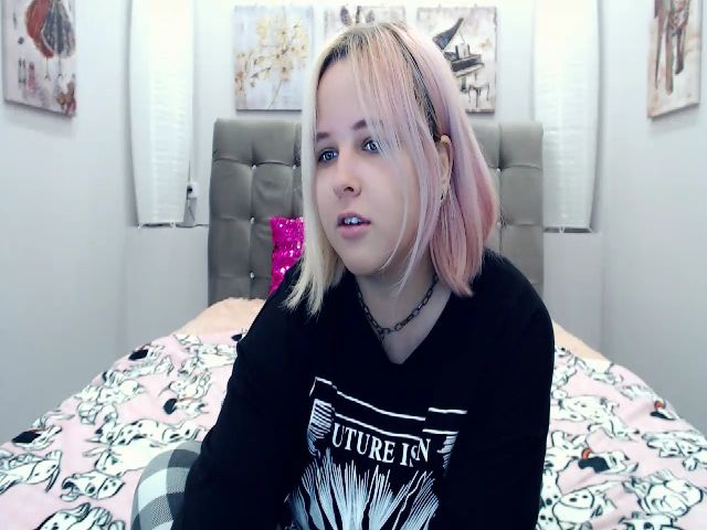 Live sex webcam photo for Helokit #258456010