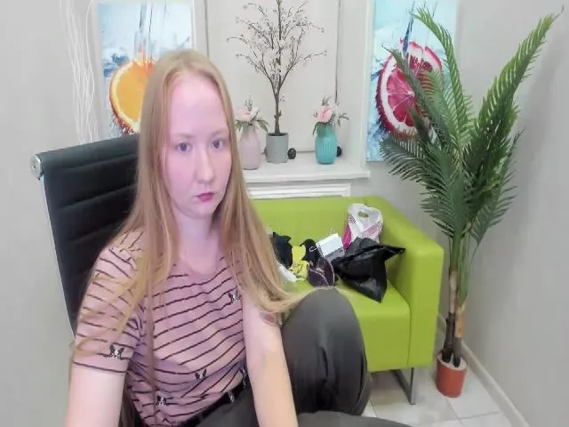 Live sex webcam photo for StunningKelly #255878453