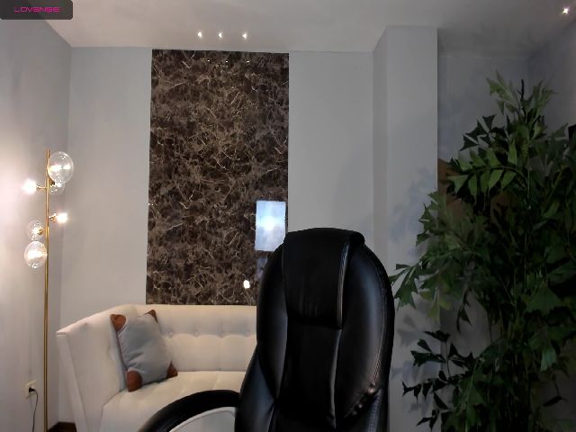 Live sex webcam photo for GiannaWatson1 #262161520