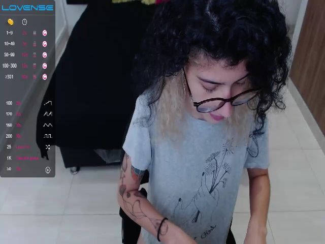 Live sex webcam photo for Myzore #257257319