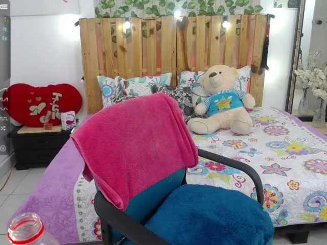 Live sex webcam photo for liabigtits #255403875