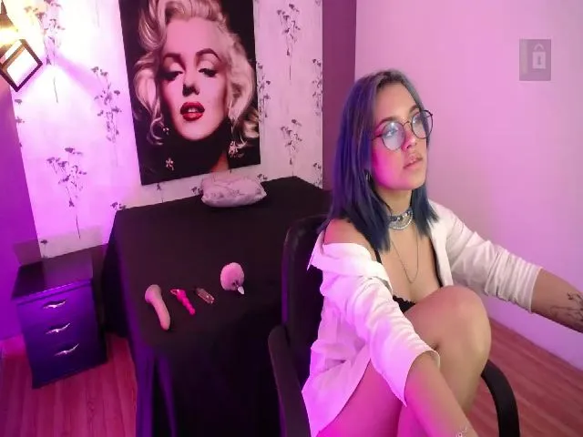 Live sex webcam photo for Spaaarkie #258709902