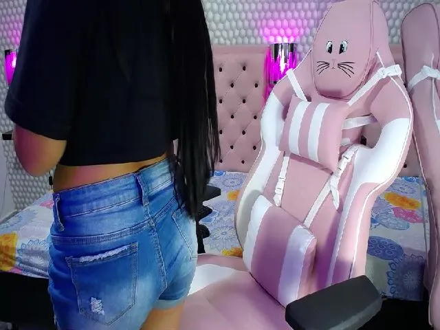 Live sex webcam photo for SexyAshley2x #252713726