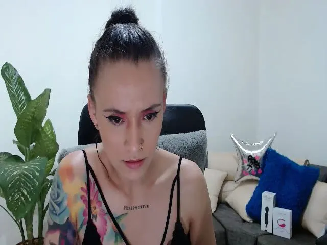Live sex webcam photo for Avaa22_ #257376433
