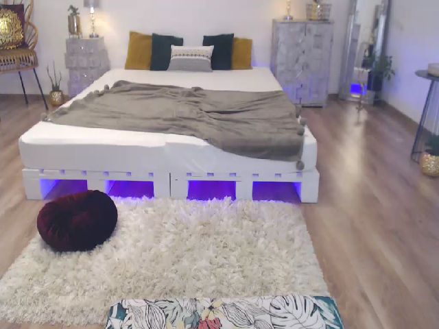 Live sex webcam photo for EvaBarby #259081625