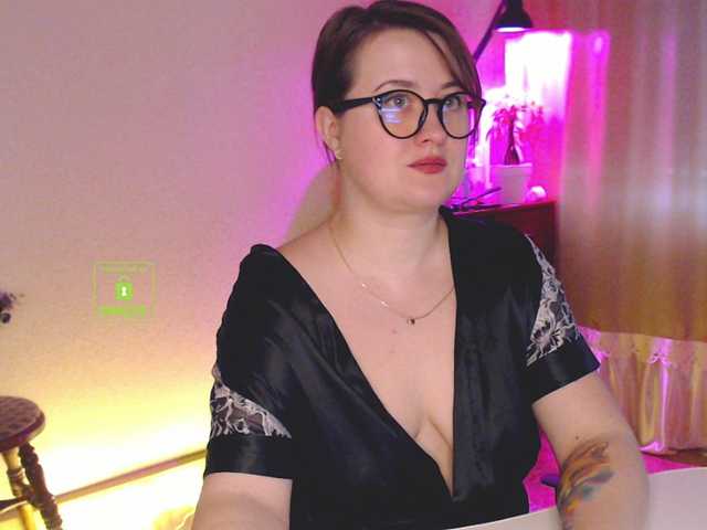 Live sex webcam photo for NewAnna #241263992