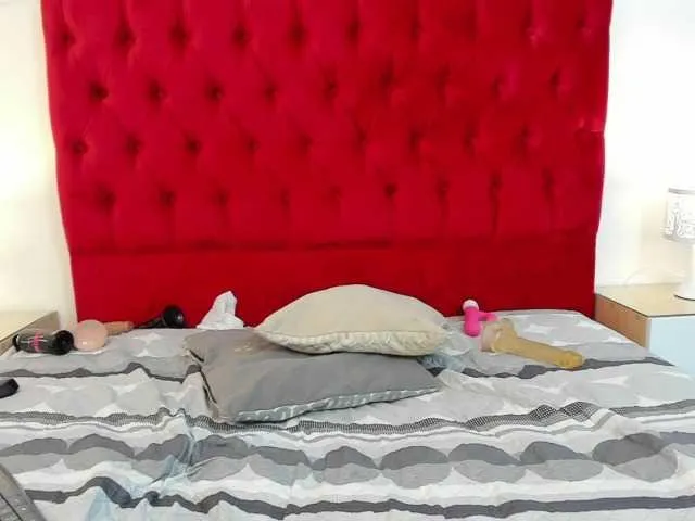 Live sex webcam photo for emmily-keller #243774630