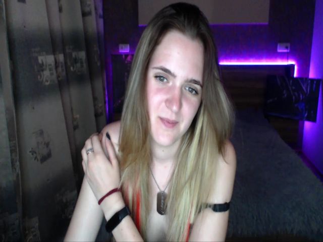 Live sex webcam photo for Ella_Hudson #265250406