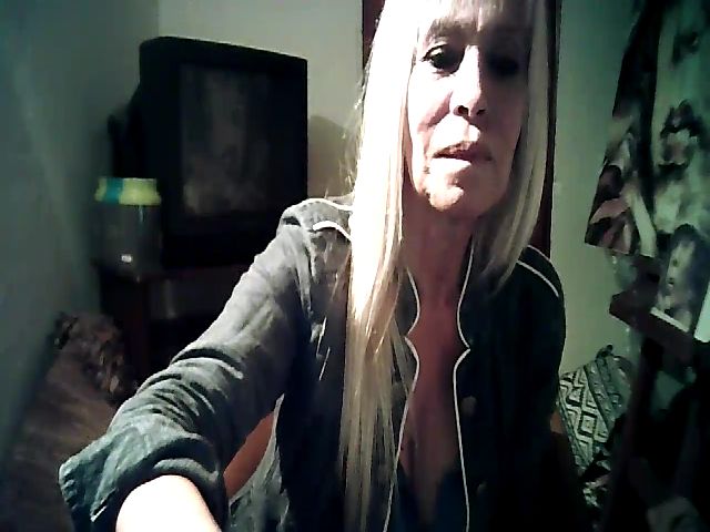 Live sex webcam photo for Latinablond7 #256554614