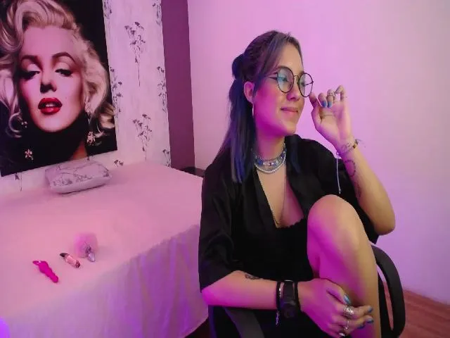 Live sex webcam photo for Spaaarkie #259397115