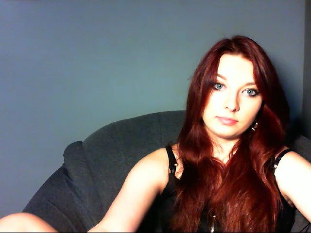 Live sex webcam photo for VirginLuna18 #253172847