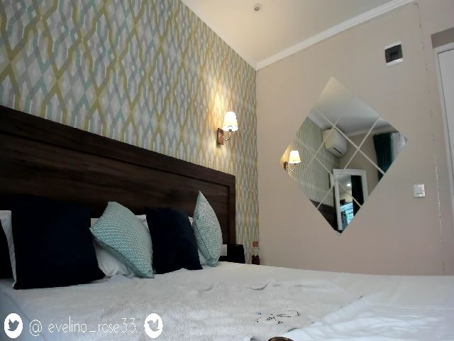 Live sex webcam photo for Evelinarosse #255890202