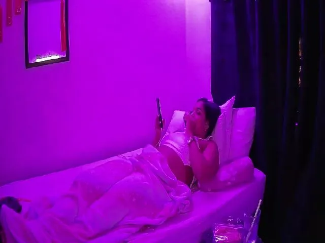 Live sex webcam photo for Brandyebony #253001259