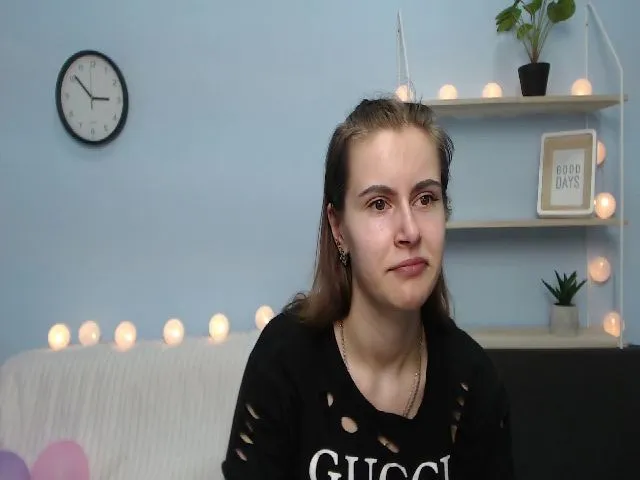 Live sex webcam photo for MollyTravis #255413603