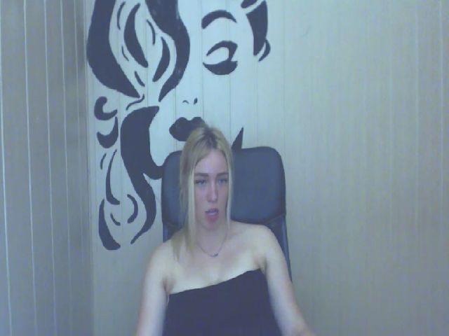 Live sex webcam photo for KetiLove_ #264421040