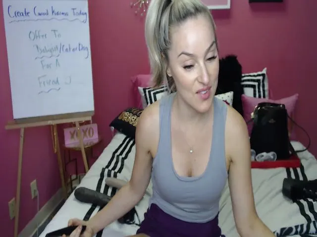Live sex webcam photo for GoddessNadia #258858920