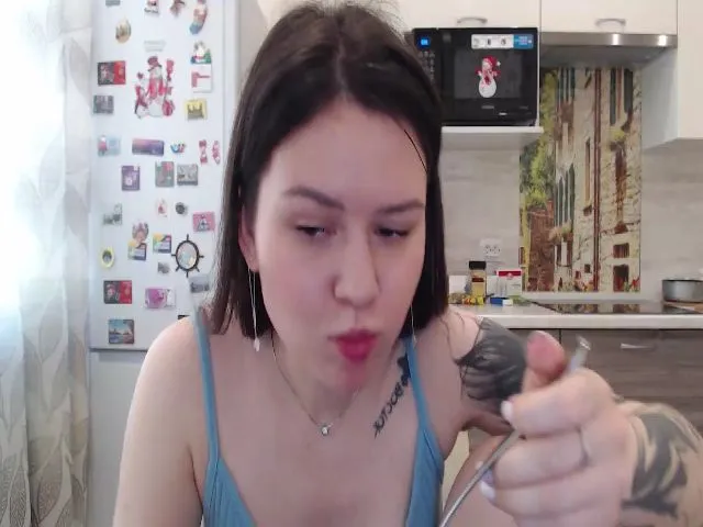 Live sex webcam photo for WonderXGirlXX #252794559
