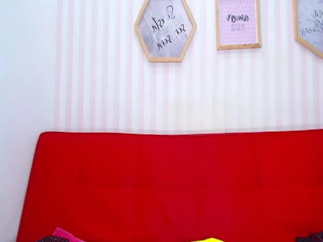 Live sex webcam photo for BrownieYonce_ #255211096