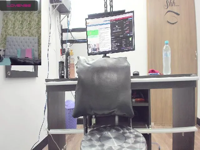 Live sex webcam photo for HilaryMoon #257396422